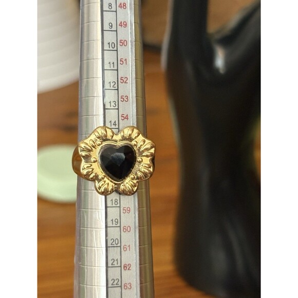 Vintage Gold Tone Black Onyx Heart Shape Size 7 Ring Statement Valentine - Picture 6 of 10